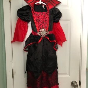 Girls vampire costume size 7/8
